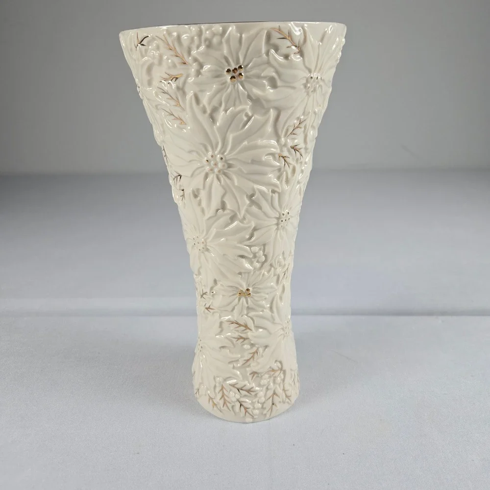 Lenox Holiday Poinsettia Embossed Ivory Vase‎ Gold Trim Christmas Floral Vase
